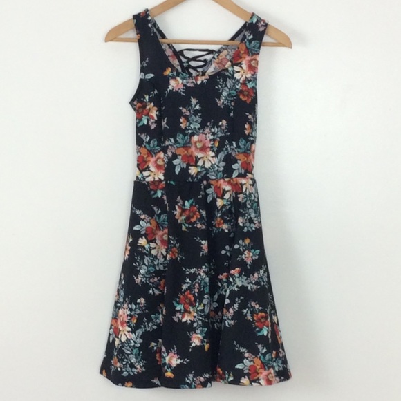 Jessica Simpson Dresses & Skirts - Jessica Simpson Dress Jayne Black Floral Sleeveless